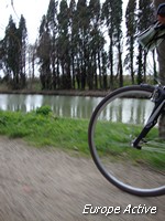 cycling-canal-midi