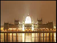 parlement-nuit-budapest