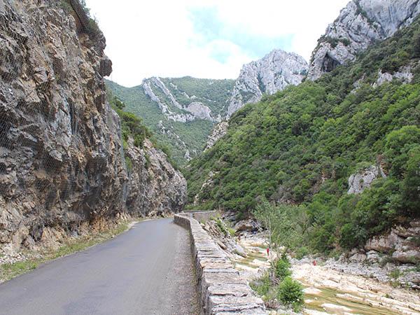 Des Chateaux Cathares A La Mer Mediterranee