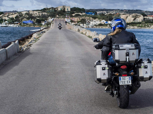 Toute La Sardaigne à Moto En Version Luxe Depuis Gênes