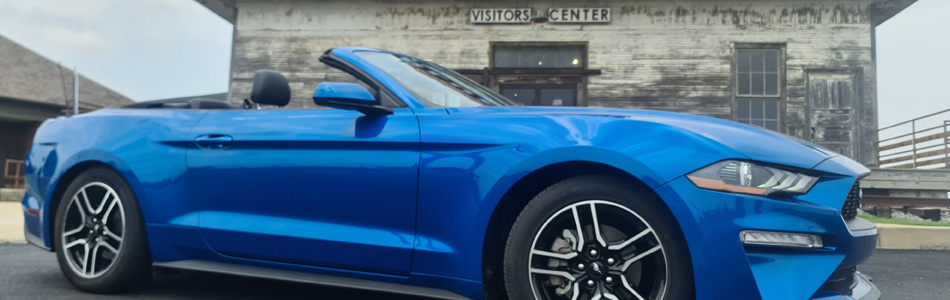 Un Ford Mustang liée au road trip automobile aux Etats-Unis