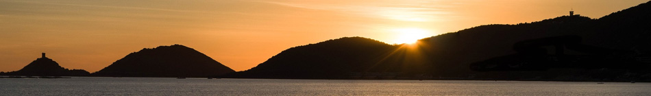 coucher de soleil sur la Corse lors d'un séjour en auto